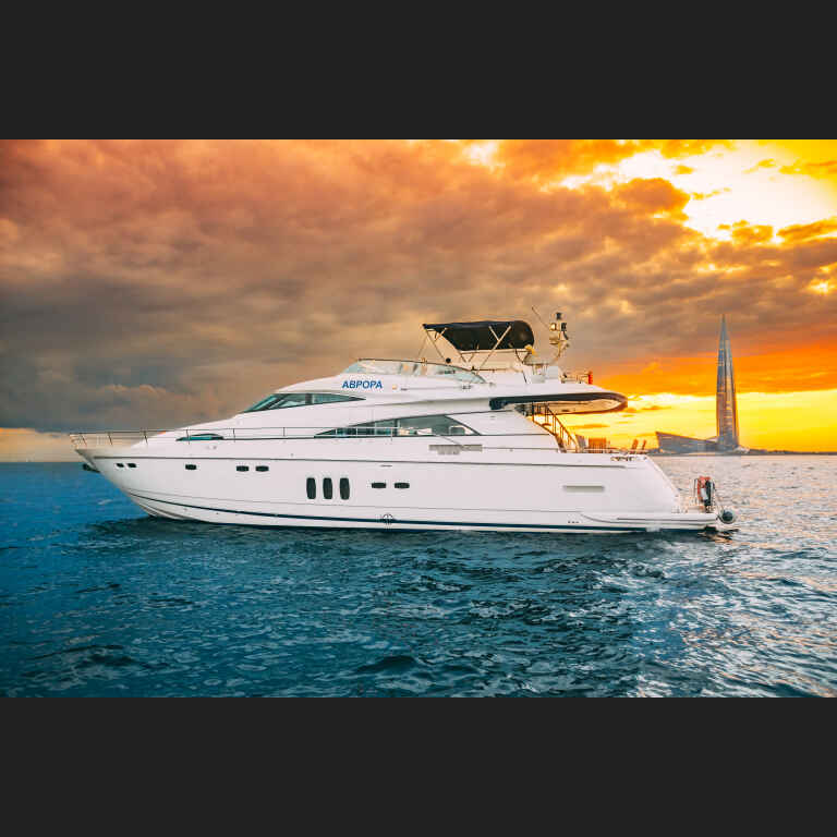 Аренда яхты Fairline Squadron 68 – роскошная моторная яхта для чартера c просторными каютами