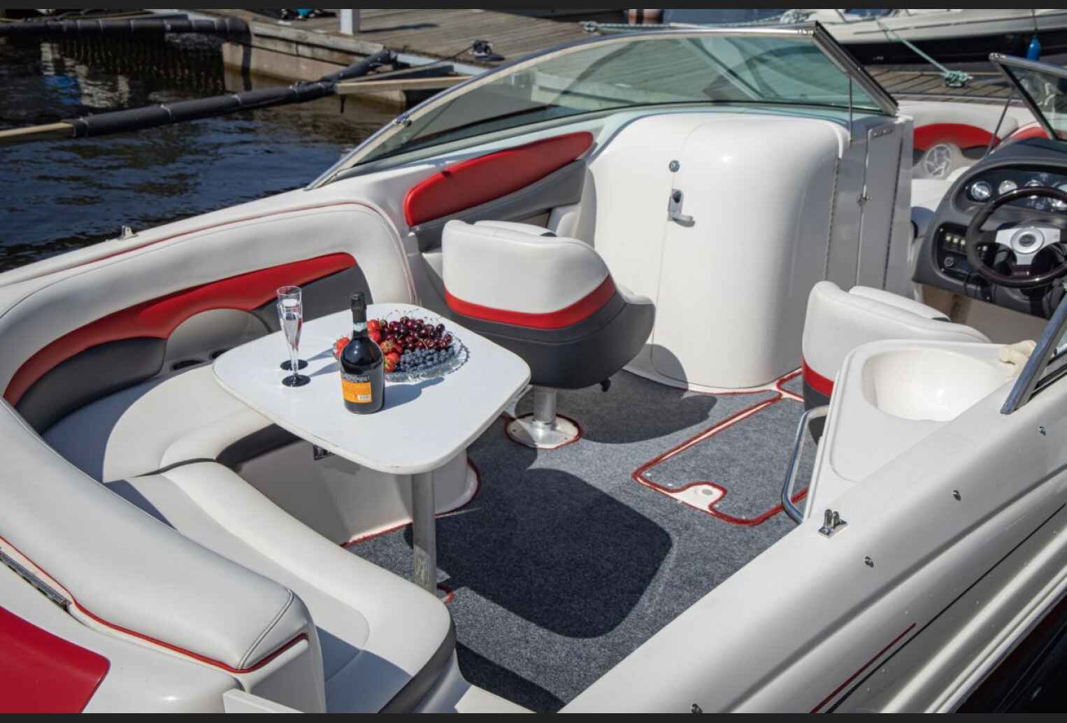 Катер Chaparral 230 SSI