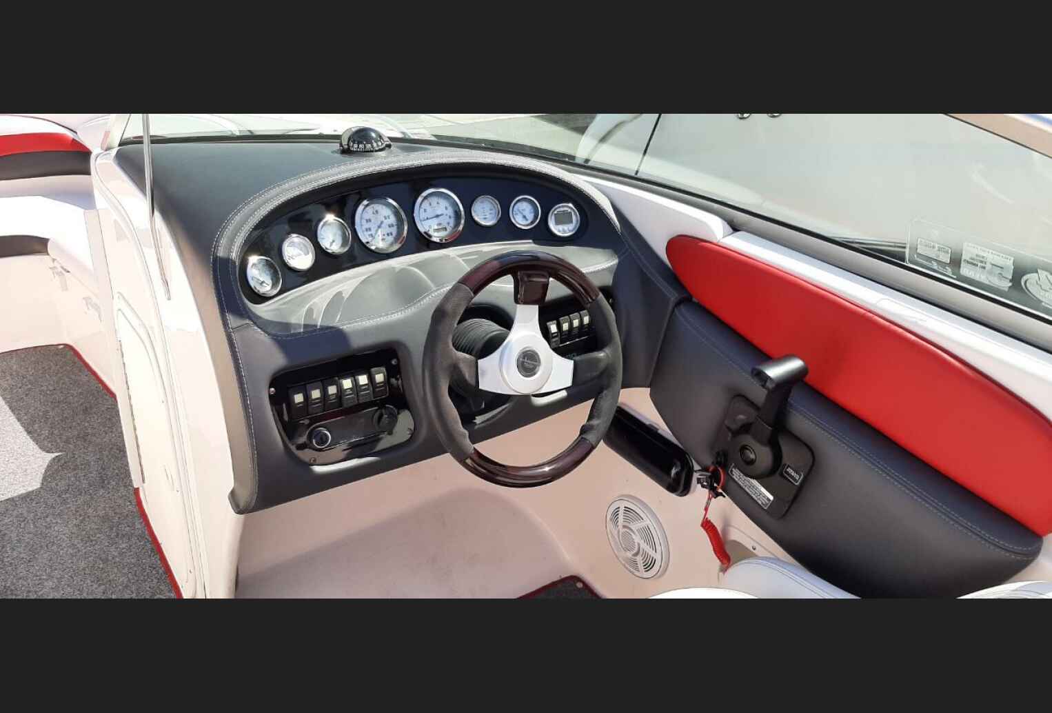 Катер Chaparral 230 SSI