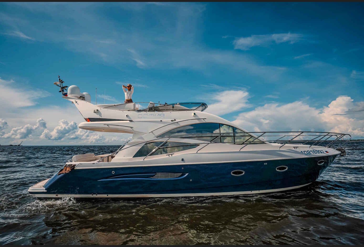 яхта Galeon 440 в Санкт-Петербурге
