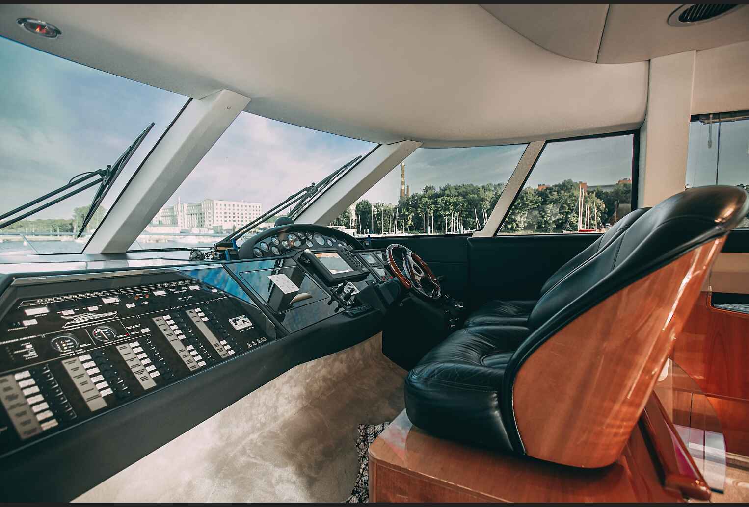 2B3A2021 Яхта Princess 57 Esperanza