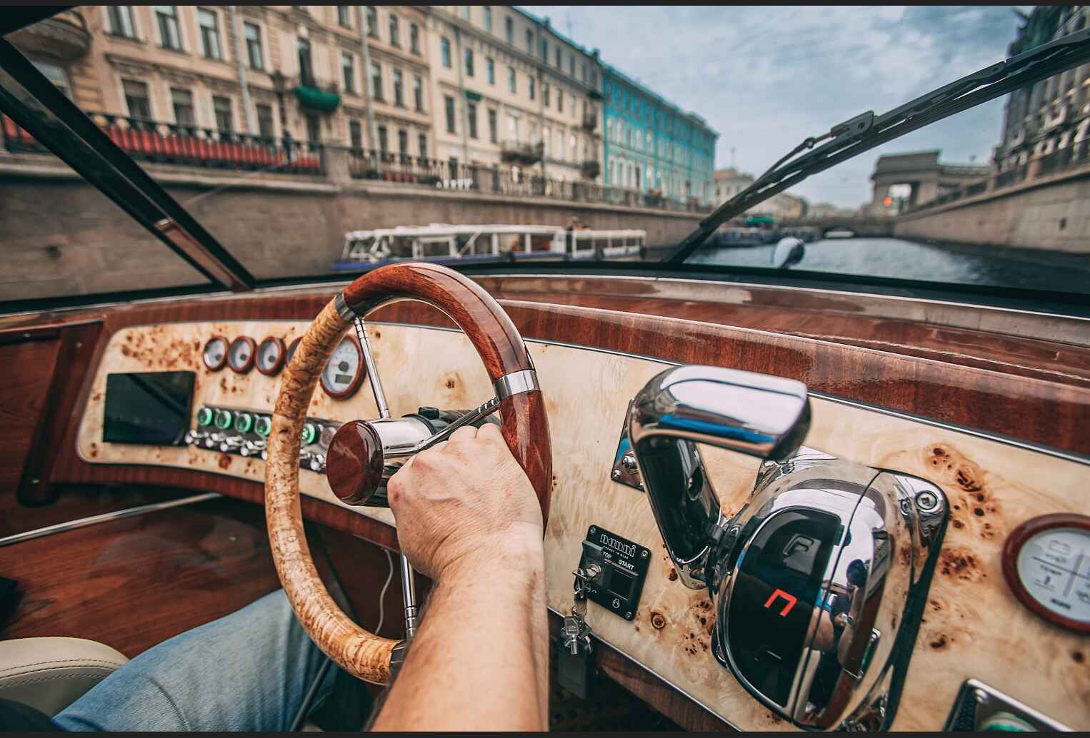 Катер Montferrand