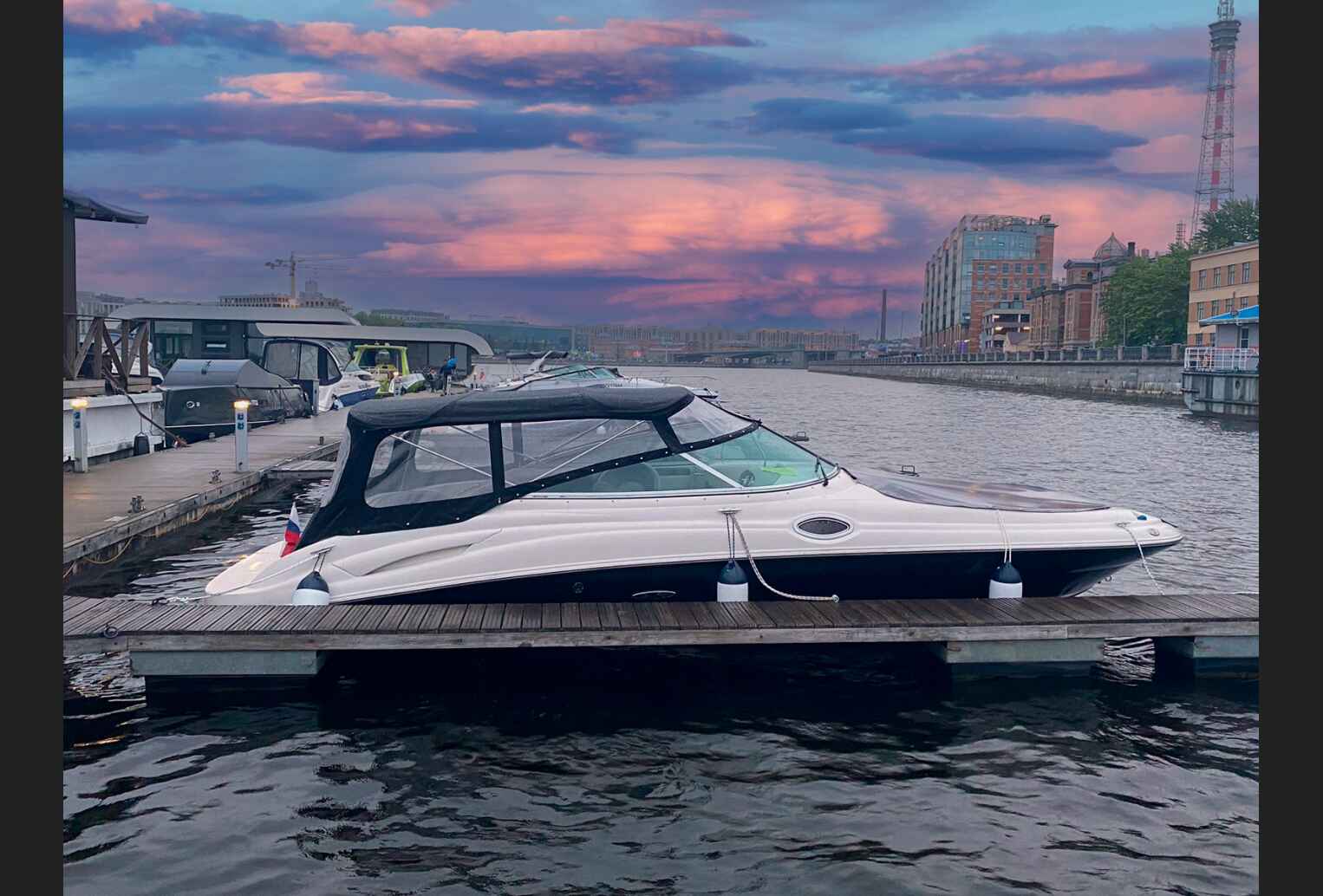 Аренда катера Sea Ray 270 в Санкт-Петербурге — VIP-чартер