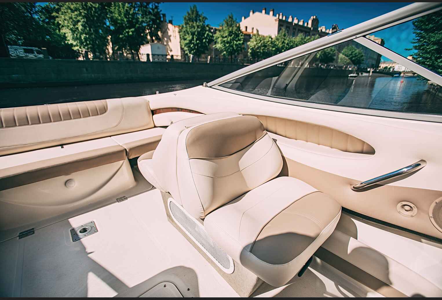 Катер Moulin Rouge