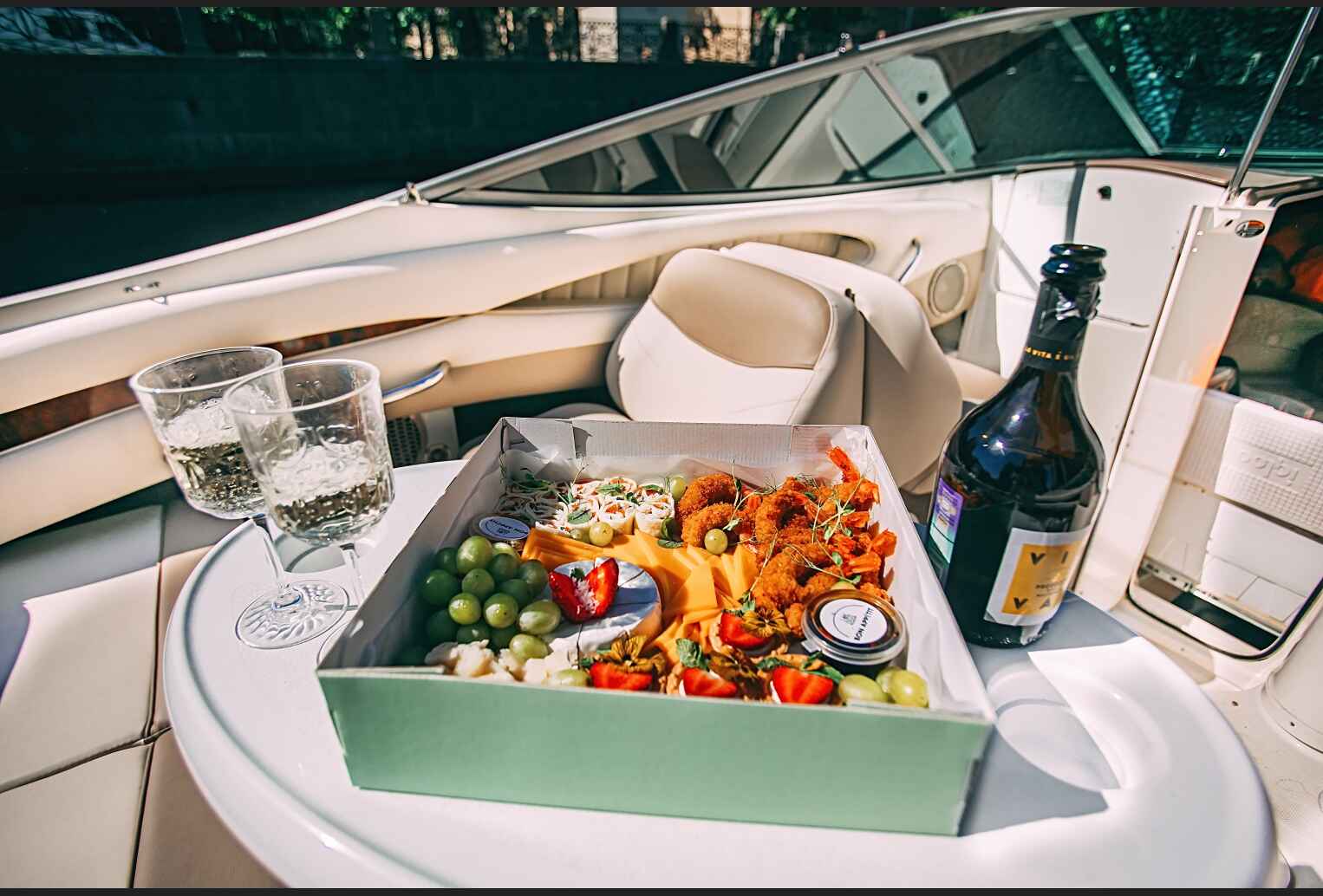 Катер Moulin Rouge