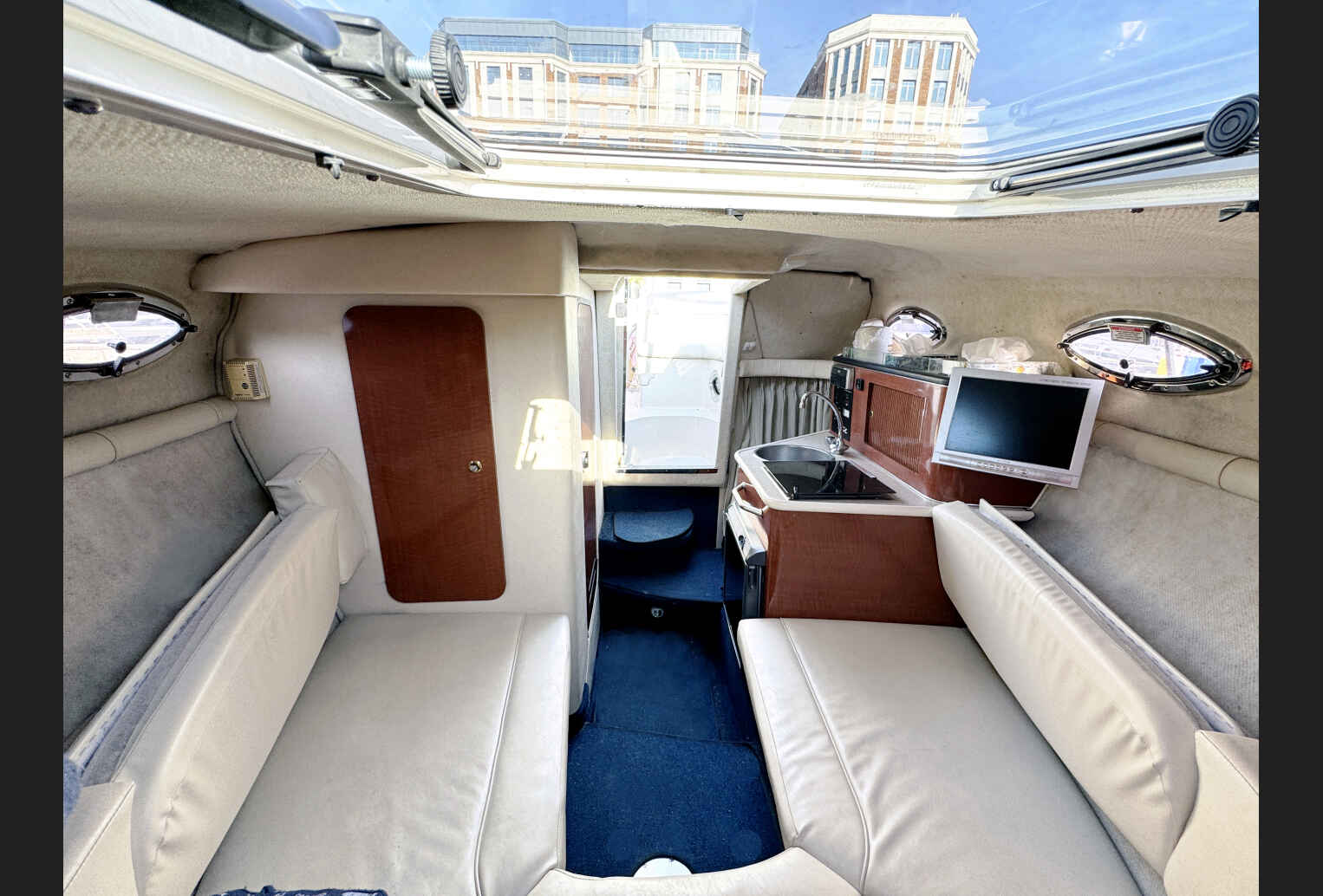 Катер Sea Ray 240 Sundancer