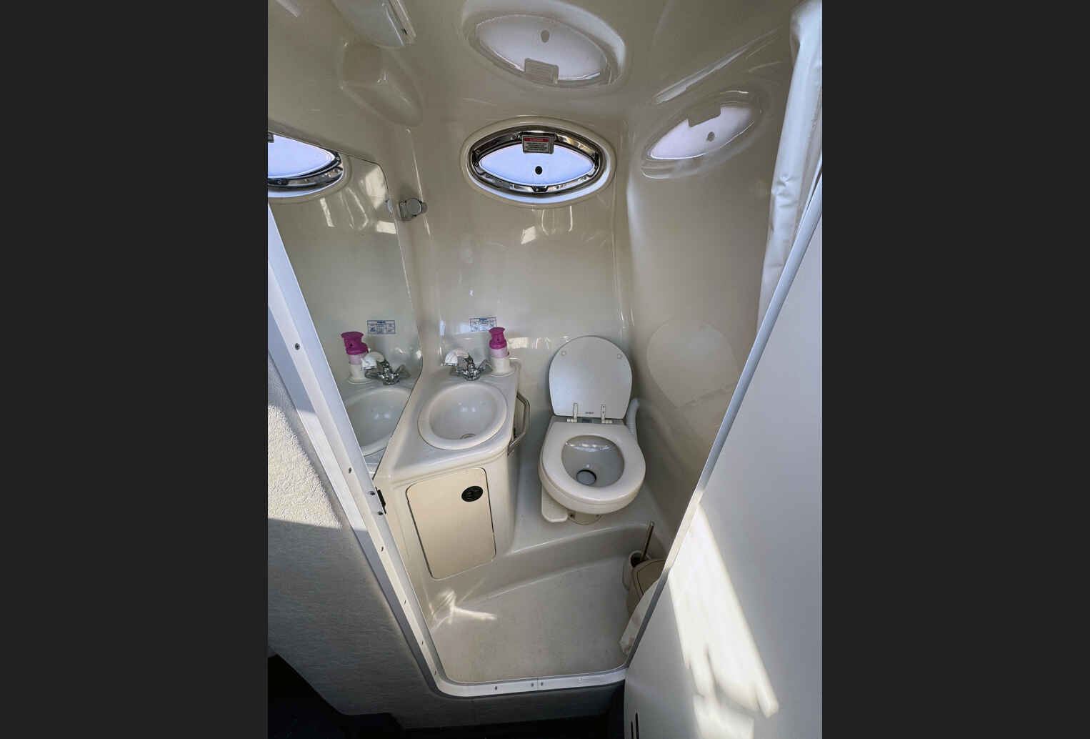 Катер Sea Ray 240 Sundancer