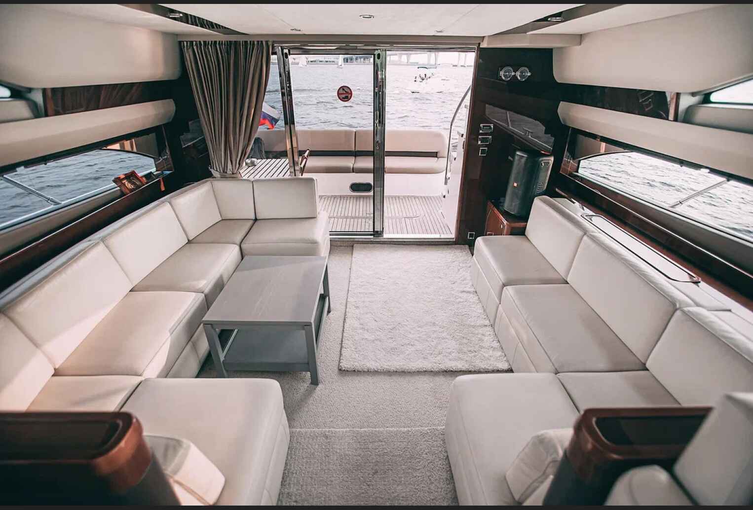 Аренда яхты Princess 58