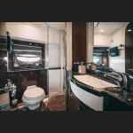 Яхта Princess 58 в аренду в Санкт-Петербурге — роскошный интерьер и просторная палуба для мероприятий"