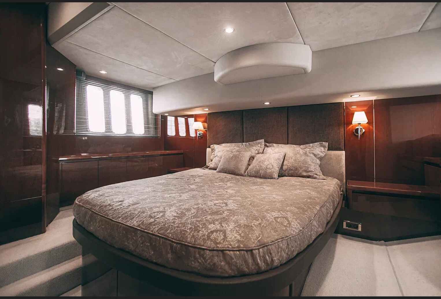 Аренда яхты Princess 58